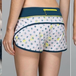 Lululemon 4 way speed short size 6 painted lady